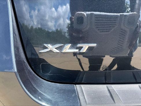 Used 2022 Ford Explorer XLT w/ Equipment Group 202A RWD image 10