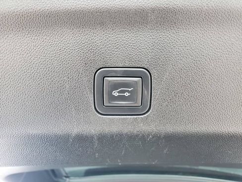 Used 2023 Chevrolet Suburban RST w/ Sport Performance Package AWD/4WD image 35