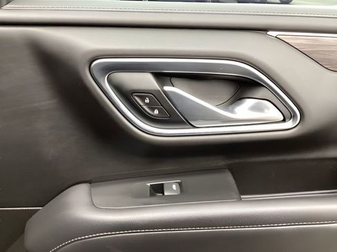 Used 2021 Chevrolet Suburban LT w/ Luxury Package image 31