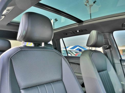 Used 2023 Volkswagen Tiguan SE R-Line image 14