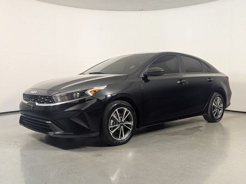 Used 2024 Kia Forte LXS FWD image 3