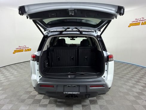 New 2026 Nissan Pathfinder Platinum FWD image 5