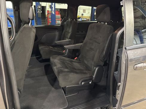 Used 2017 Dodge Grand Caravan SE image 29