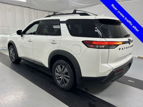 Used 2023 Nissan Pathfinder SV w/ Black Appearance Package image 7