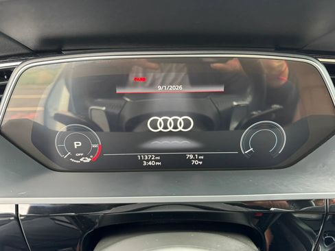 Used 2021 Audi e-tron Premium Plus w/ Premium Plus Package AWD/4WD image 35