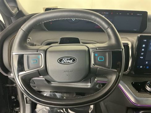 Used 2025 Ford Expedition Tremor AWD/4WD image 17