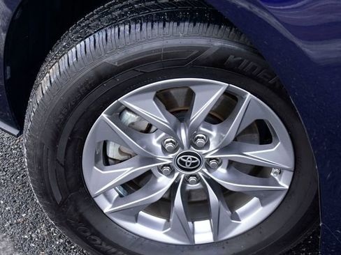 Certified 2023 Toyota Sienna XLE image 33