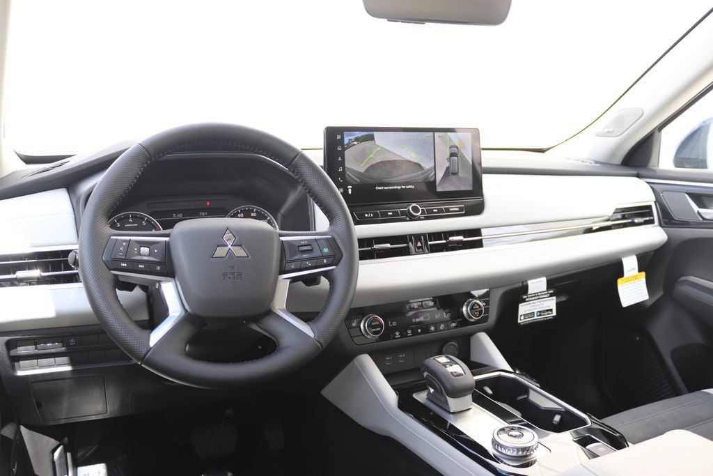 New 2026 Mitsubishi Outlander SE AWD/4WD image 3
