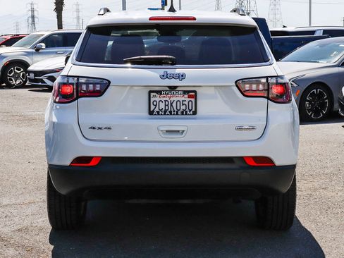 Used 2022 Jeep Compass Latitude AWD/4WD image 8