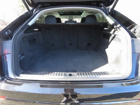 Used 2022 Audi Q8 Prestige image 17