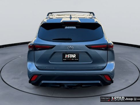 Used 2024 Toyota Highlander Limited FWD image 6