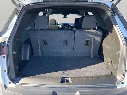 Used 2023 Chevrolet Traverse LT w/ Midnight/Sport Edition image 32