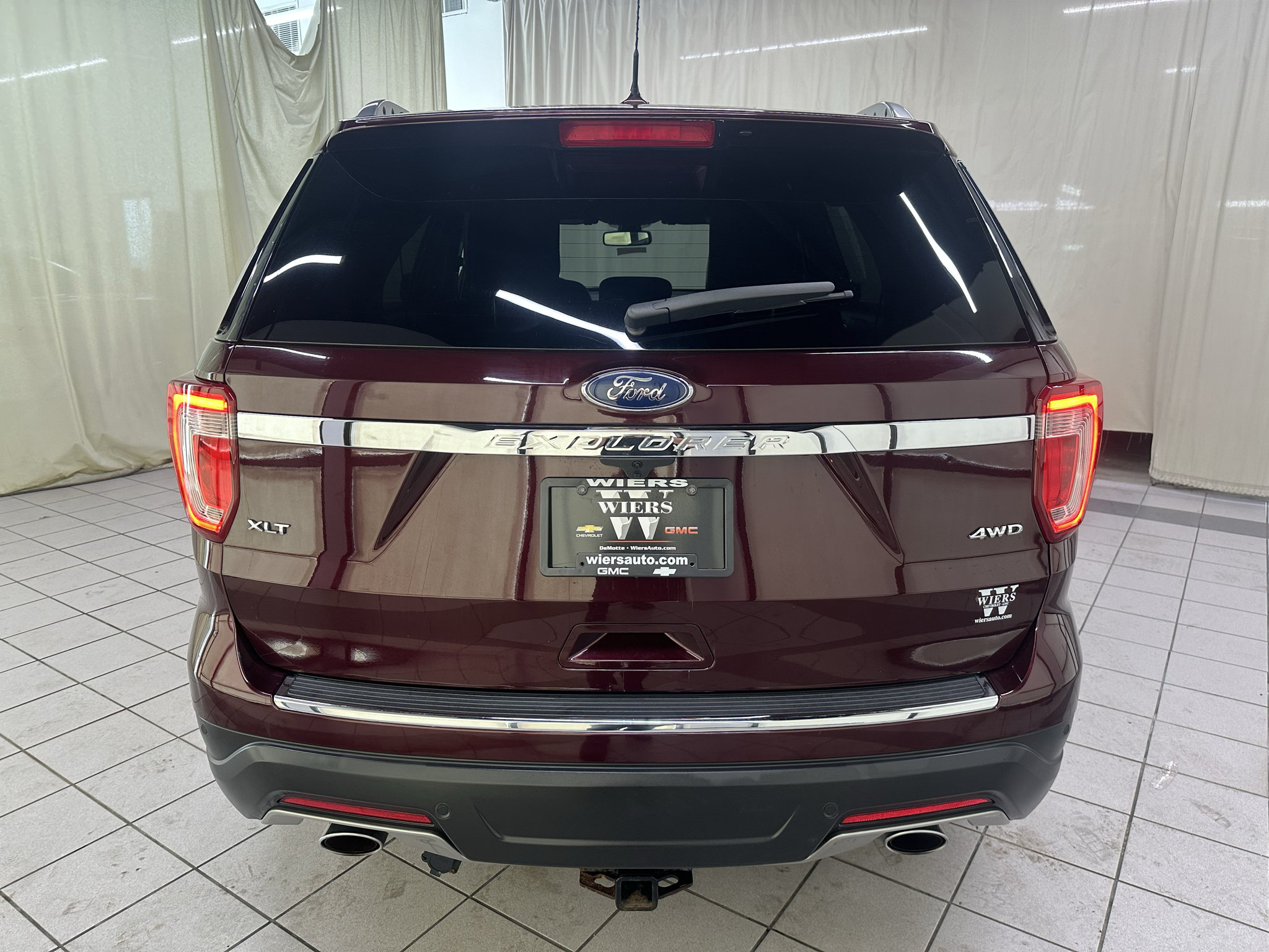 Used 2018 Ford Explorer XLT w/ Equipment Group 202A AWD/4WD image 8
