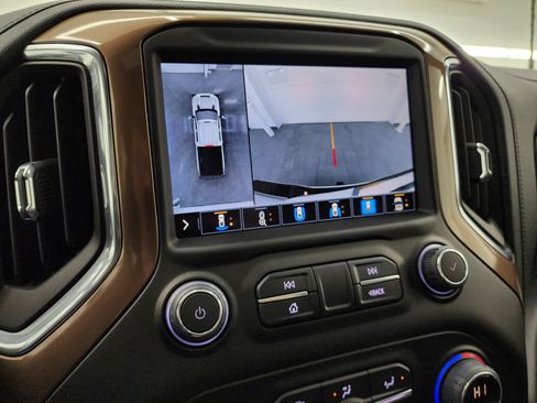 Used 2022 Chevrolet Silverado 2500 High Country w/ Safety Package II image 18