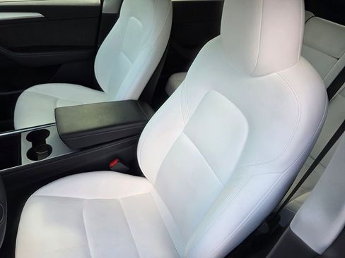 Used 2025 Tesla Model Y Long Range image 11