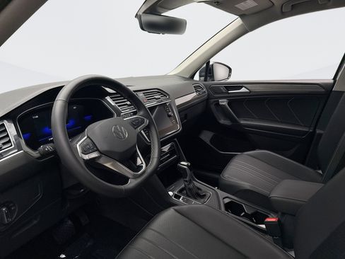 Used 2024 Volkswagen Tiguan SE image 10