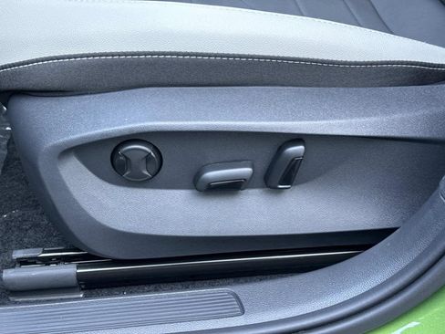 New 2026 Volkswagen Taos SE FWD image 20