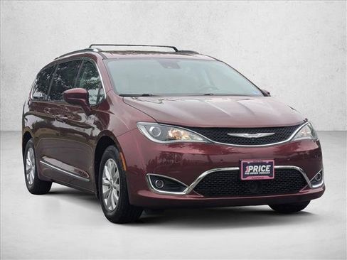 Used 2018 Chrysler Pacifica Touring-L w/ Advanced Safetytec Group FWD image 3