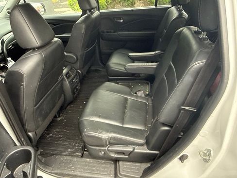 Used 2022 Honda Pilot Touring image 6