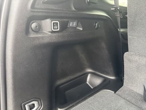 Used 2024 Jeep Grand Cherokee L Altitude image 28