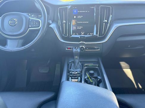Used 2019 Volvo XC60 T5 Momentum w/ Premium Package image 14