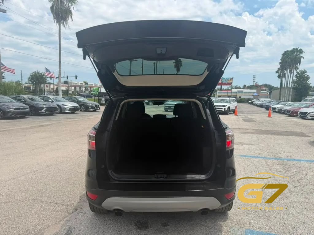 Used 2017 Ford Escape SE FWD image 12