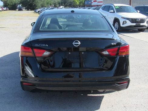 Used 2024 Nissan Altima 2.5 SV FWD image 4