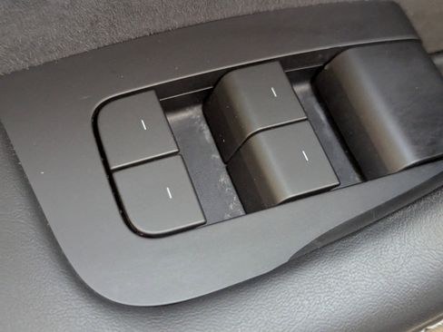 Used 2023 Tesla Model Y Long Range image 13