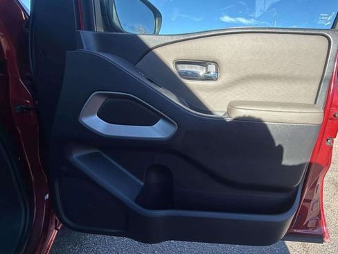 Used 2022 Nissan Frontier SV image 16