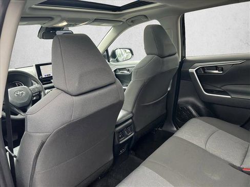 Used 2025 Toyota RAV4 XLE image 17