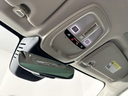 Used 2023 Volvo XC60 B5 Plus image 19