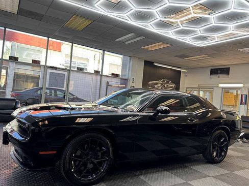 Used 2021 Dodge Challenger SXT RWD image 2