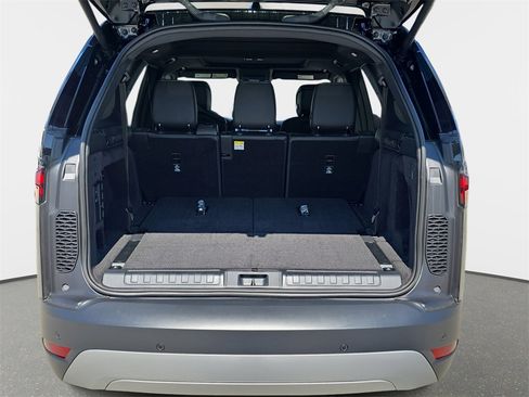 New 2025 Land Rover Discovery S image 13