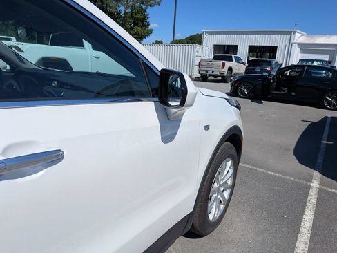Used 2023 Cadillac XT4 Luxury w/ Cold Weather Package FWD image 11