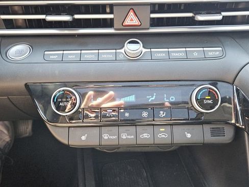 Used 2025 Hyundai Elantra SEL FWD image 20