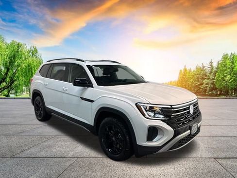 New 2026 Volkswagen Atlas Peak Edition AWD/4WD image 2
