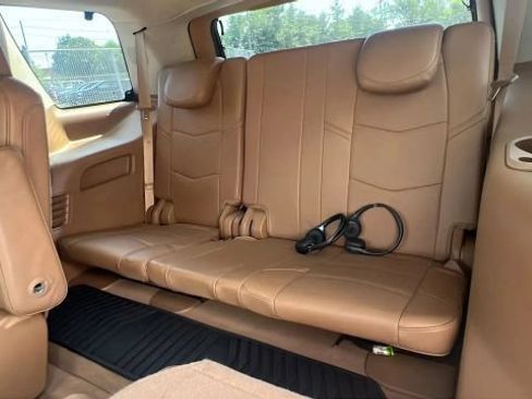 Used 2016 Cadillac Escalade Platinum AWD/4WD image 29