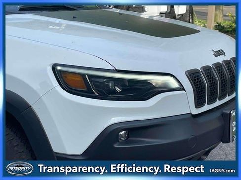 Used 2022 Jeep Cherokee Trailhawk image 10