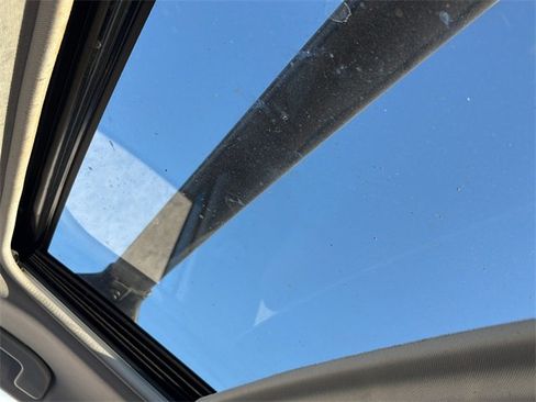 Used 2021 Toyota RAV4 XLE Premium image 25