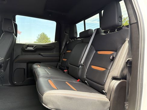 Used 2024 GMC Sierra 1500 AT4 w/ Technology Package AWD/4WD image 8