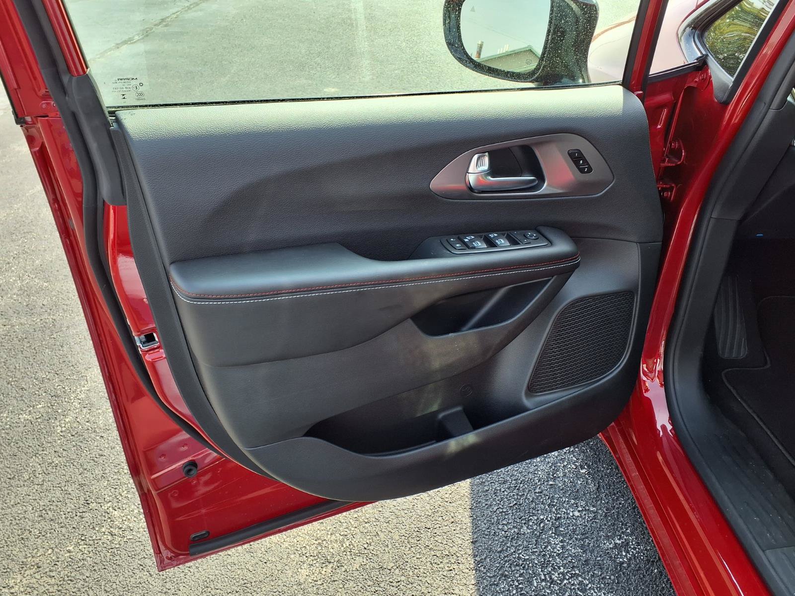 New 2027 Chrysler Pacifica Select FWD image 16