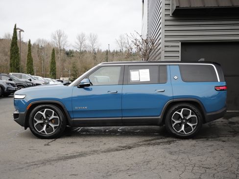 Used 2023 Rivian R1S Adventure image 5