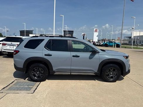 Used 2023 Honda Pilot TrailSport image 3