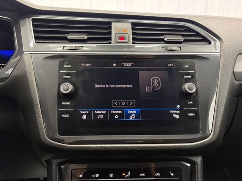 Used 2023 Volkswagen Tiguan SE AWD/4WD image 28