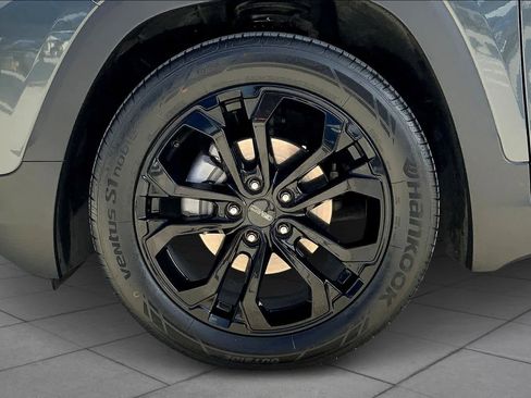 Used 2020 GMC Terrain SLE w/ Driver Convenience Package FWD image 11