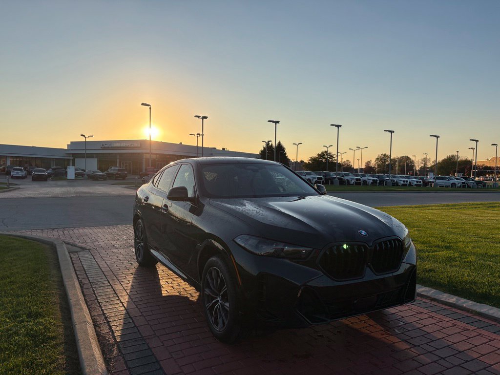 Used 2025 BMW X6 xDrive40i w/ Premium Package AWD/4WD image 2