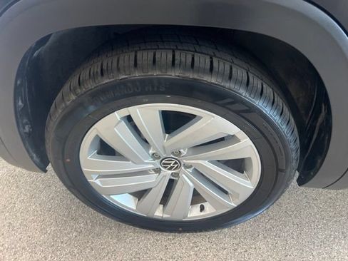 Used 2023 Volkswagen Atlas Cross Sport SE FWD image 11