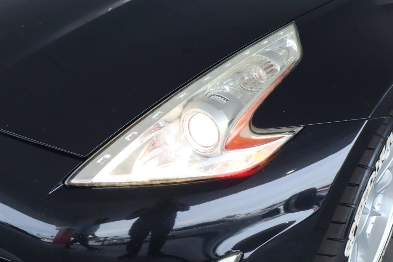 Used 2015 Nissan 370Z Coupe RWD image 17