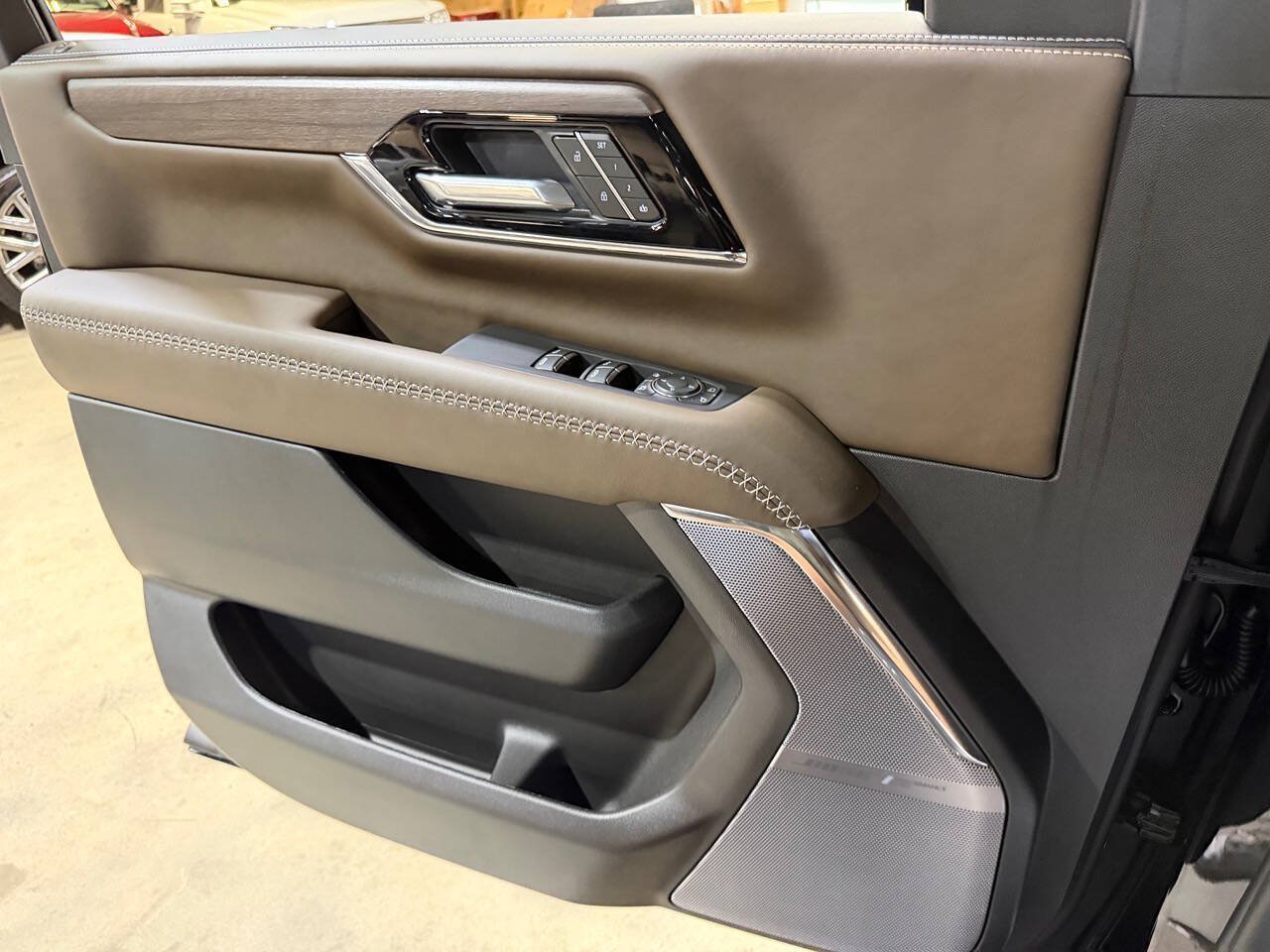 Used 2026 GMC Yukon Denali Ultimate w/ LPO, Floor Liner Package AWD/4WD image 31