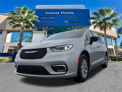 New 2026 Chrysler Pacifica Select image 9